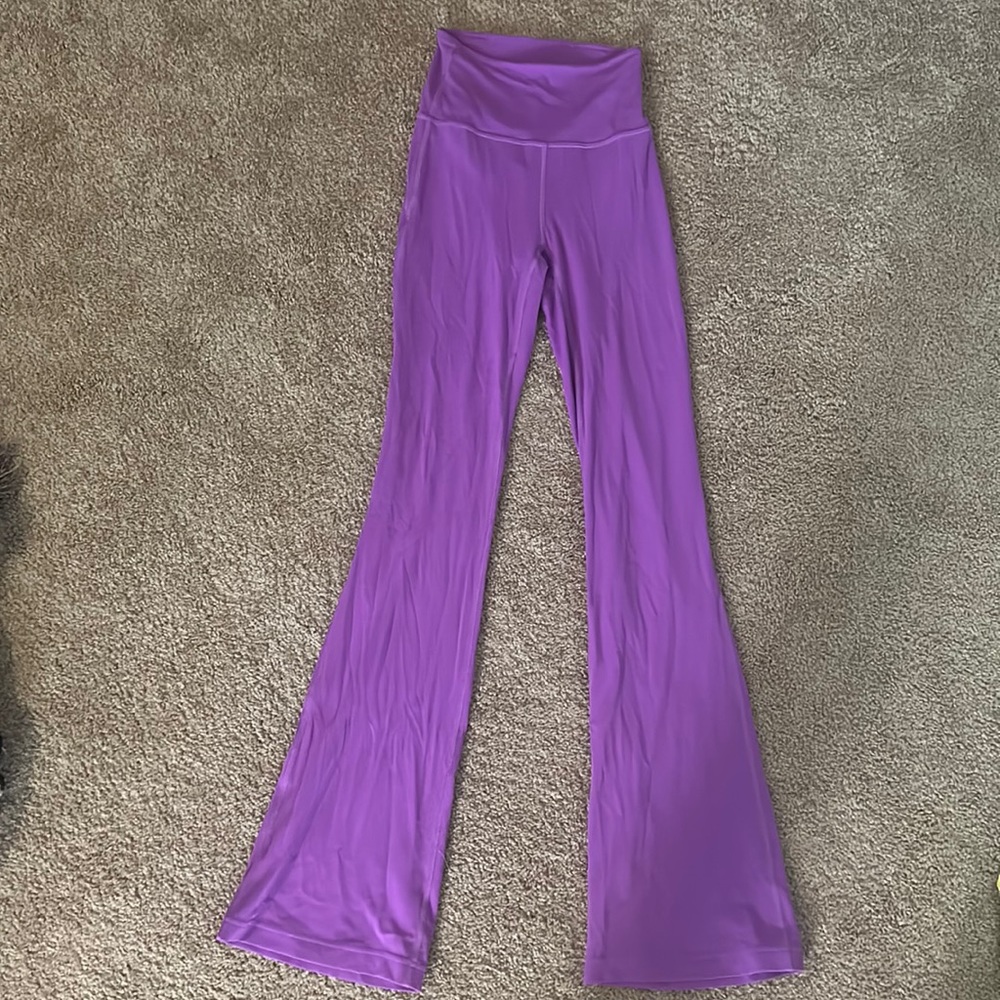 Lululemon Groove Super-High-Rise Flared Pant
Nulu in Moonlit Magenta